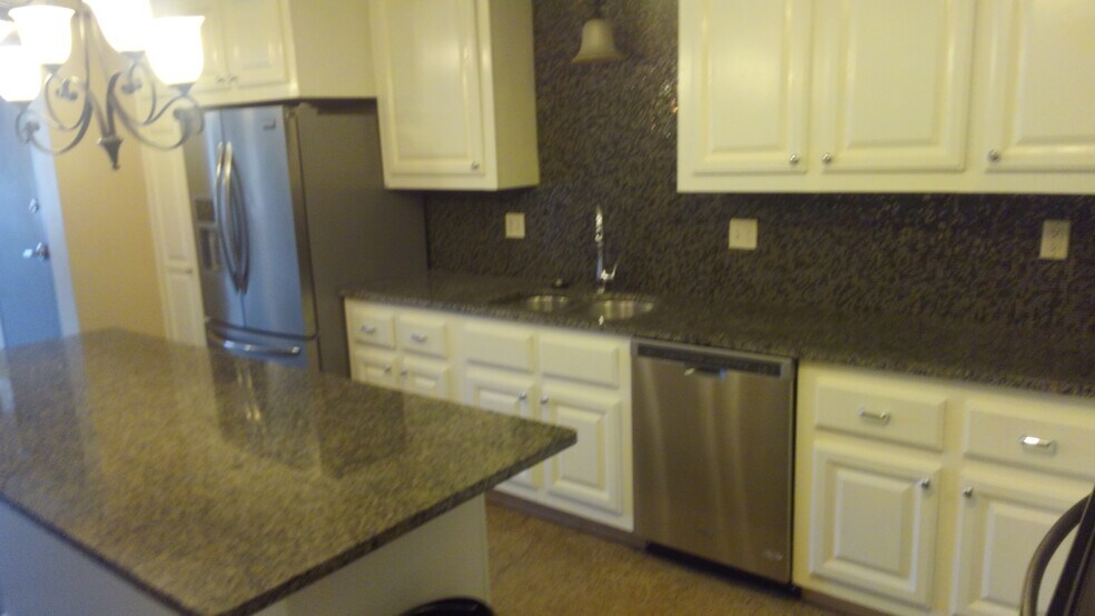 Kitchen - 547 E Grand River Ave