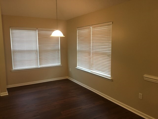 Building Photo - 147 Arbor Village Dr