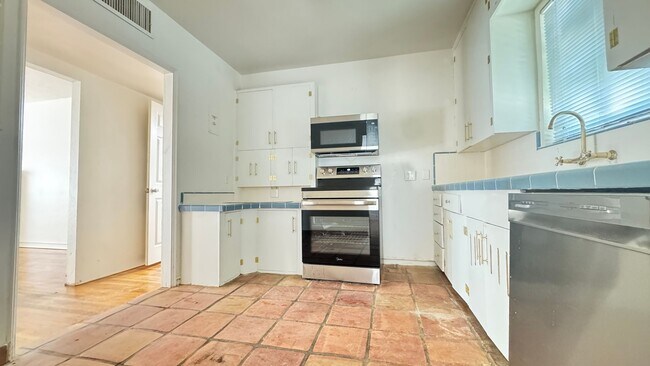 Building Photo - 3019 E Drachman St
