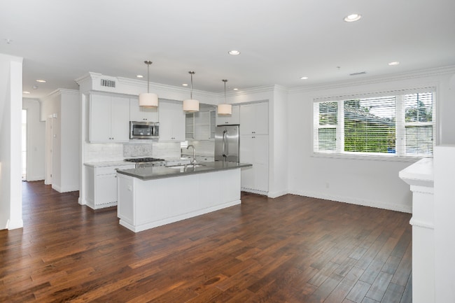 Building Photo - 7716 Ivanhoe Ave