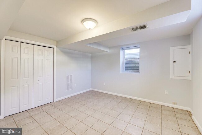 Building Photo - 2414 Key Blvd