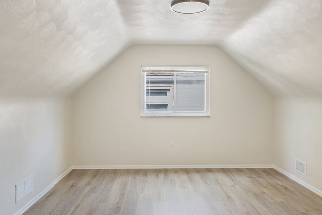Building Photo - Recently Updated 3 Bedroom House In Mt. Wa...