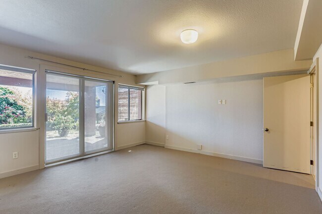 Building Photo - Laurelhurst View Home