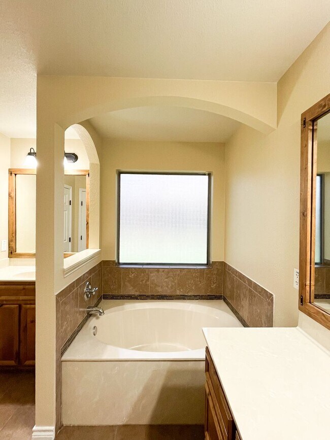 Building Photo - Available 7/16/2025 Beautiful 1 story, 4 b...