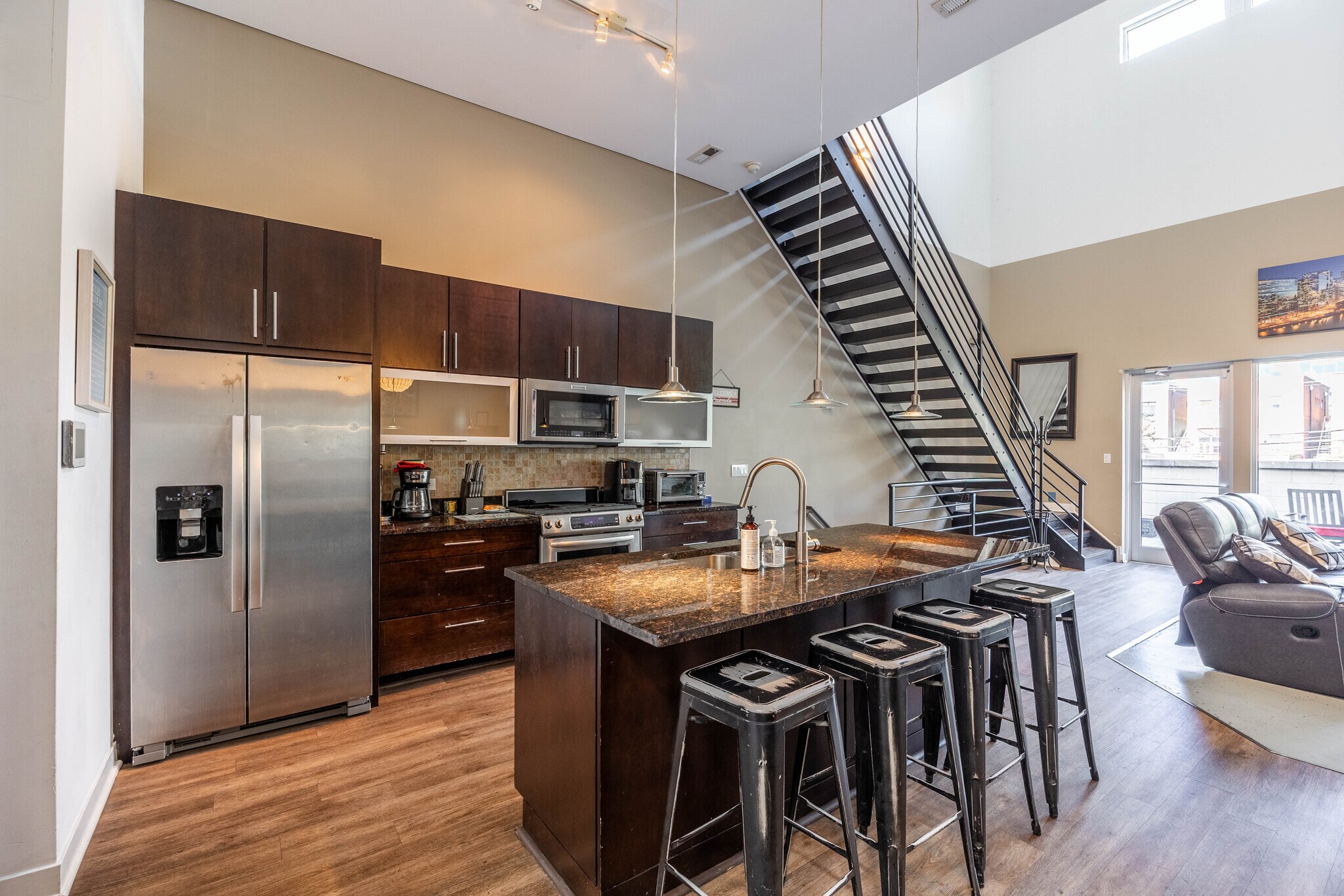 Building Photo - 1002 W Lake St