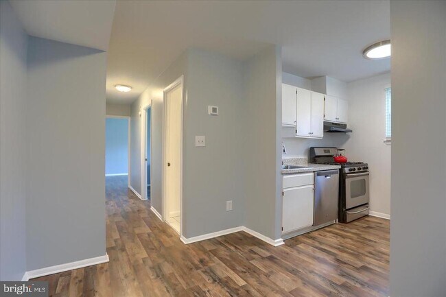 Building Photo - 4411 Falls Bridge Dr