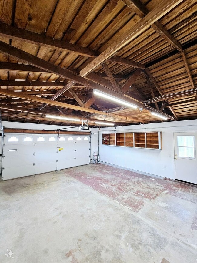 Building Photo - Remodeled 3-bed/2-bath Single Family Home ...