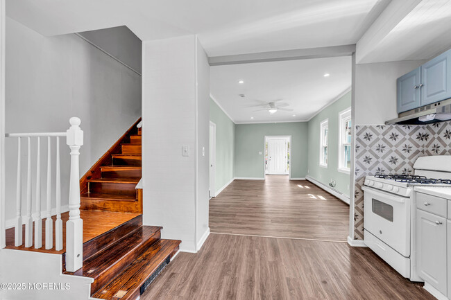 Building Photo - 41 Harding Ave
