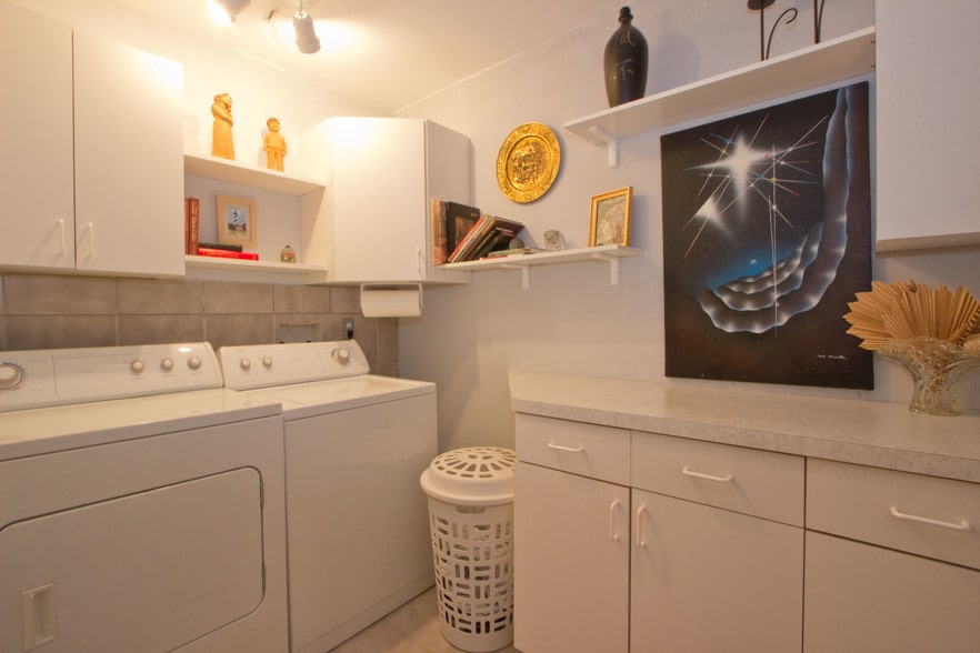 Laundry Room - 500 Edwards Blvd