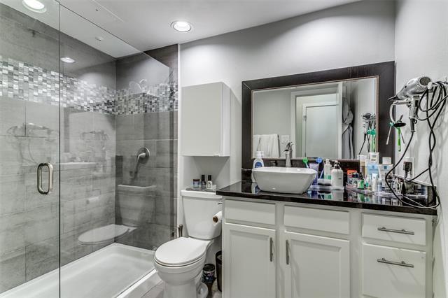 Building Photo - 4111 Cole Ave