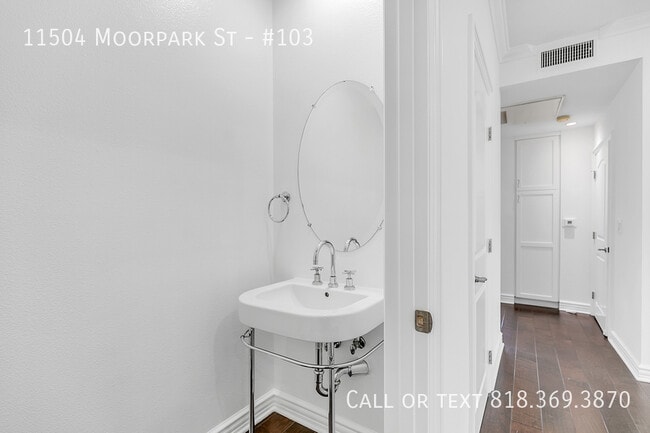 Building Photo - 11504 Moorpark St