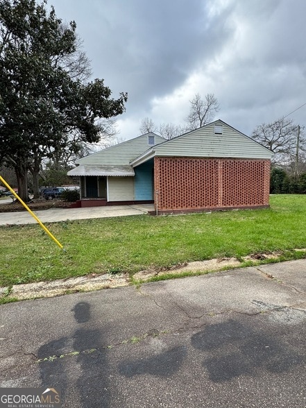 Building Photo - 201 Meadowdale Dr