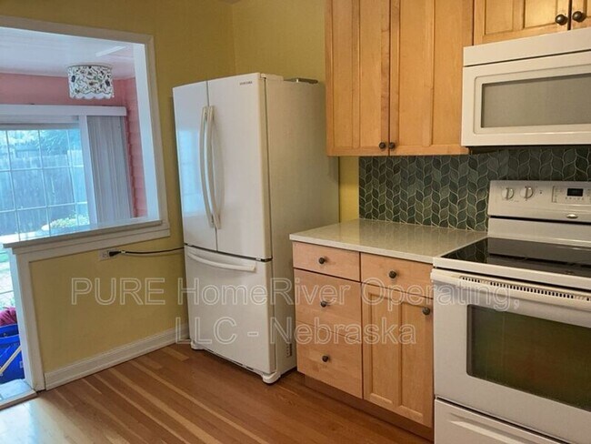 Building Photo - 1302 S 51st Ave