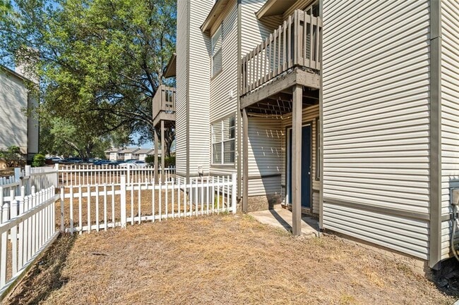 Building Photo - 1806 River Crossing Cir