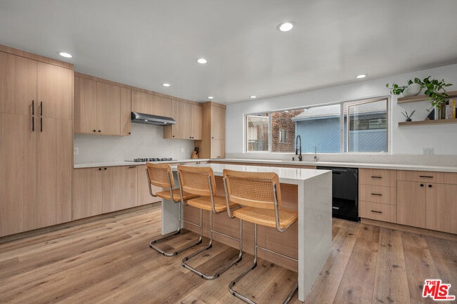 Building Photo - 20 Voyage St