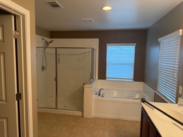 Building Photo - 4 bedroom 2.5 baths: formal living/dining