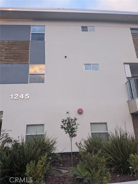 Building Photo - 1245 N New Hampshire Ave