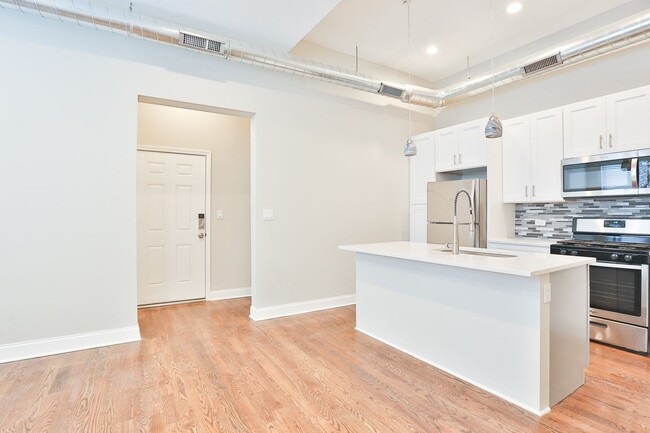 Building Photo - Gorgeous 1Bed in Logan Square! Condo Quality! In-Unit Laundry! Central Air! Stainless Steel!
