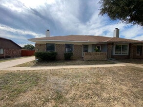 Building Photo - 209 Hickory Springs Dr