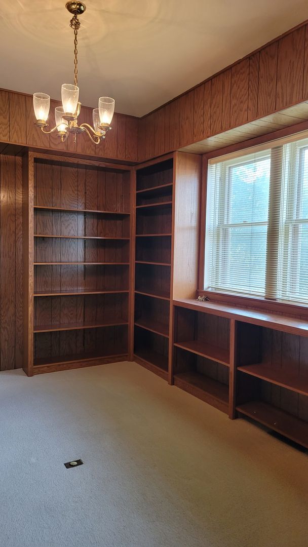 Building Photo - 415 Division St