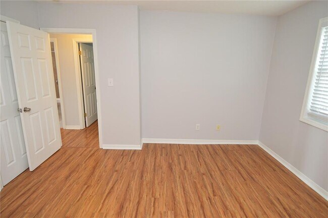 Building Photo - 166 Pompano Dr SE