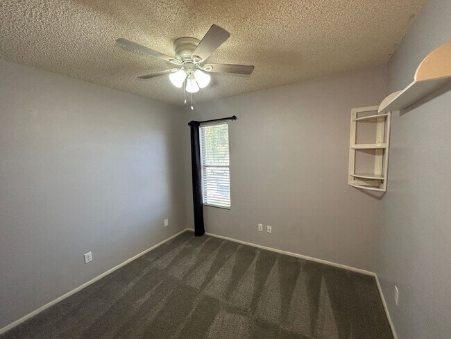 Building Photo - 4501 W Continental Dr