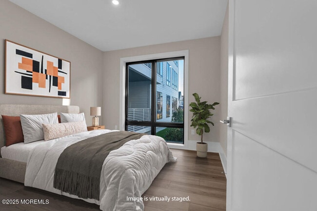 Building Photo - 215 2nd Ave