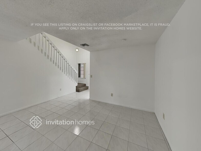 Building Photo - 9912 NW 9th Ct