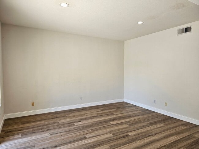 Building Photo - 23850 Nicole Way