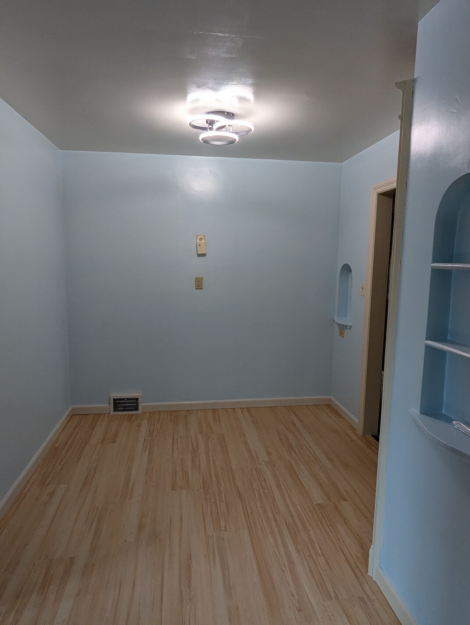 Building Photo - 13570 Cedar Rd