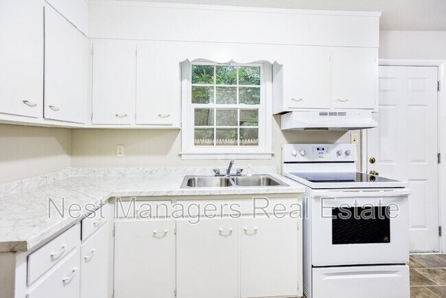 Building Photo - 828 Pilot Ave