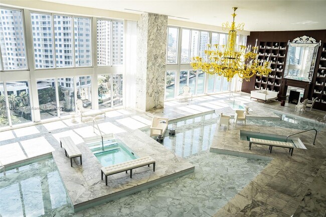 Building Photo - 475 Brickell Ave