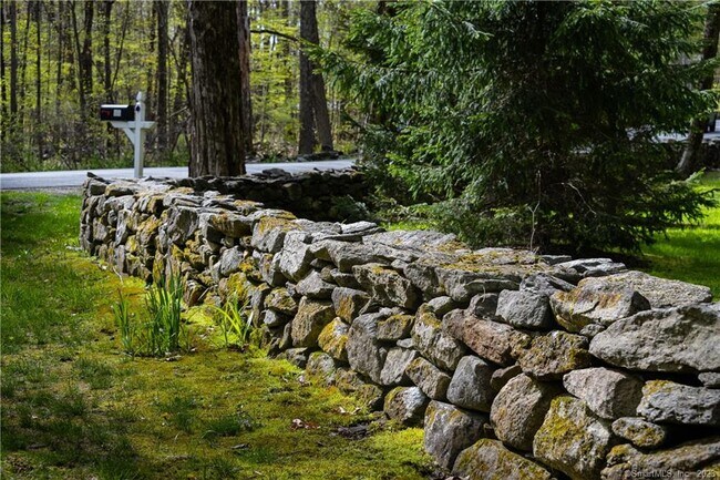 Building Photo - 56 S Rd