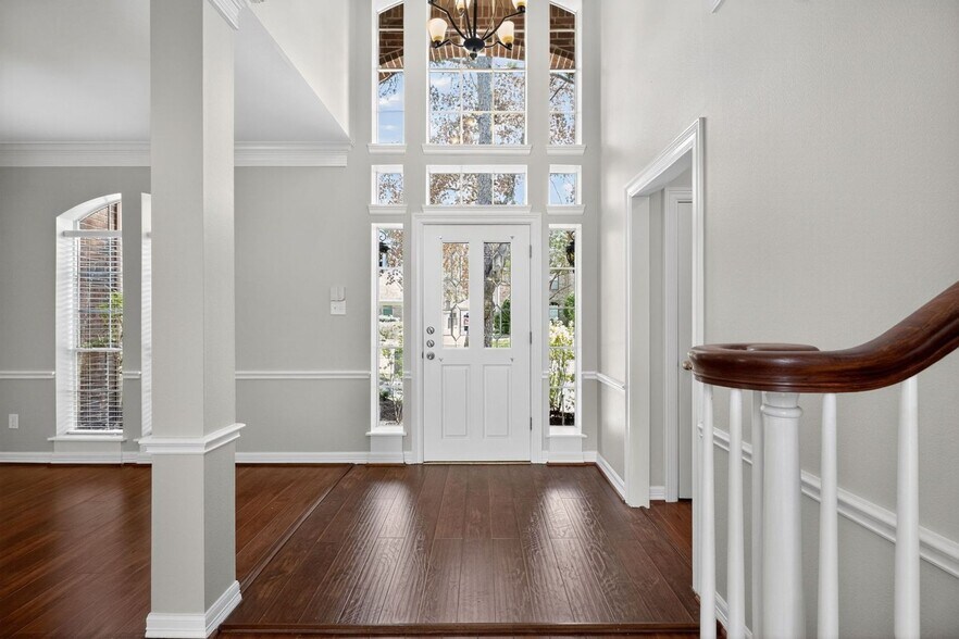 Building Photo - 3523 Shady Village Dr