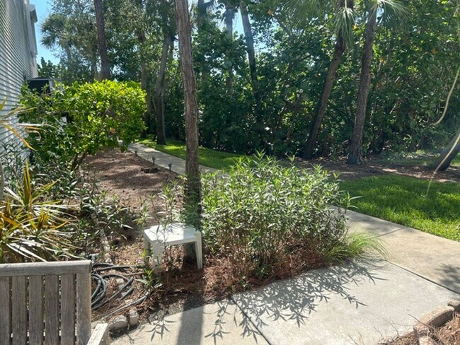 Building Photo - Luxury living with an Intracoastal view and direct access to dock, marina and lift