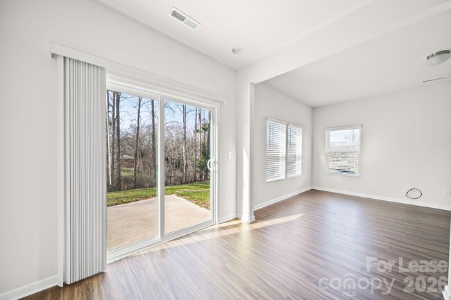 Building Photo - 715 Lackey St