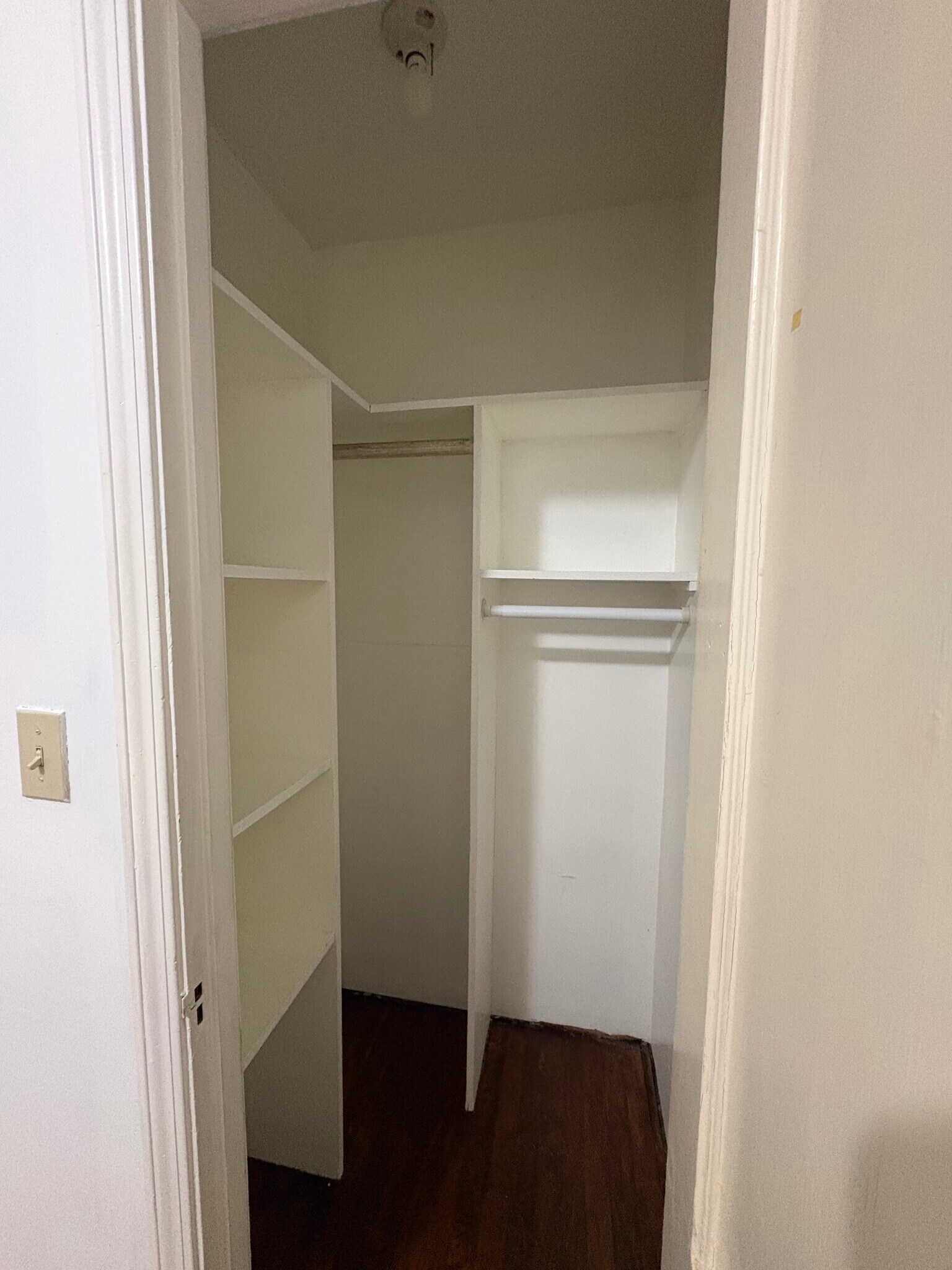 Bedroom #2 (closet) - 3041 W Leland Ave