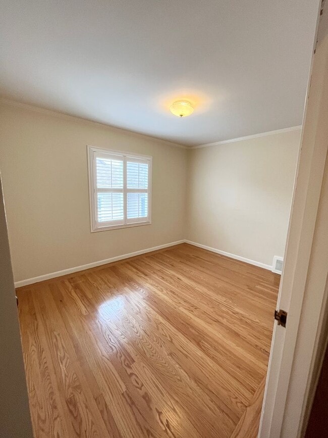 Building Photo - Spacious and Centrally Located, Pet Friend...