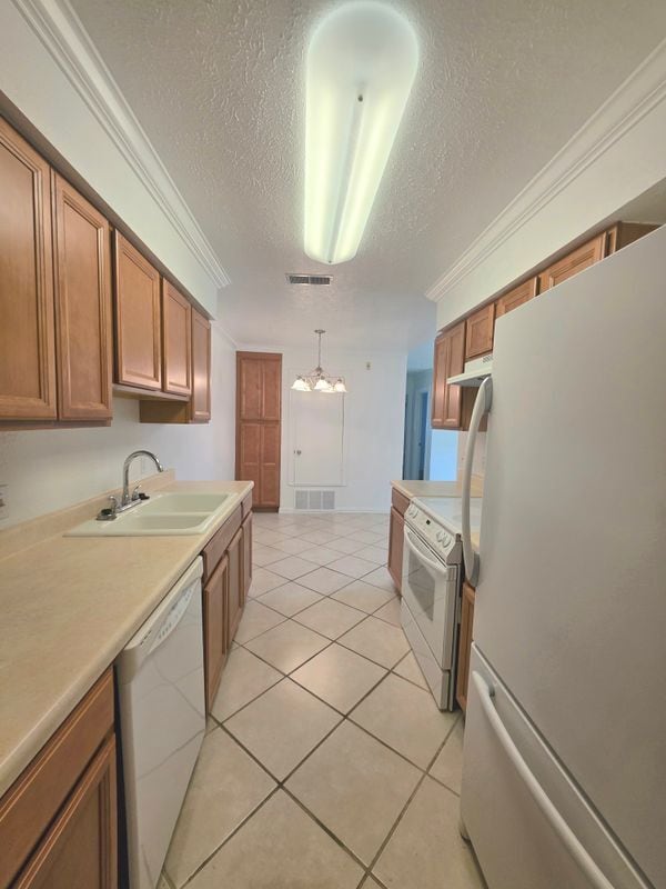 Building Photo - 15208 Spring Hill Ln