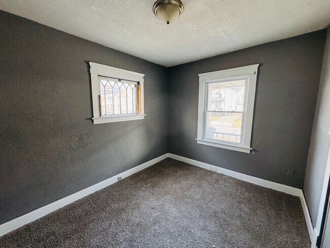 Building Photo - 2816 E 125th St