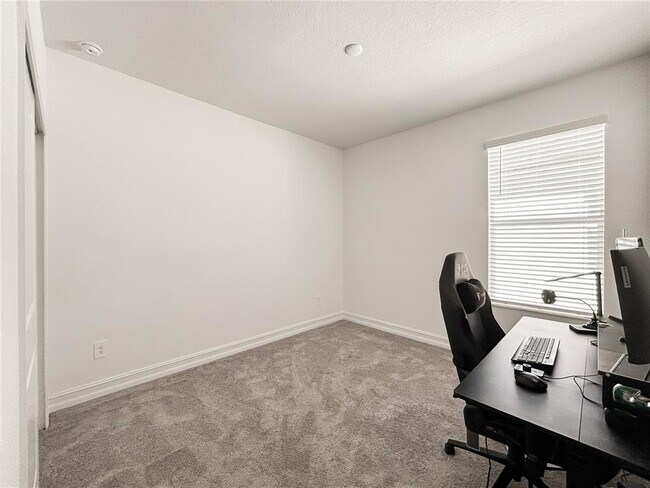 Building Photo - 18334 Serene Lk Lp