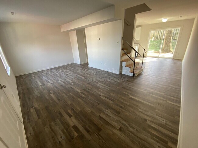 Building Photo - 400 Rann Ct