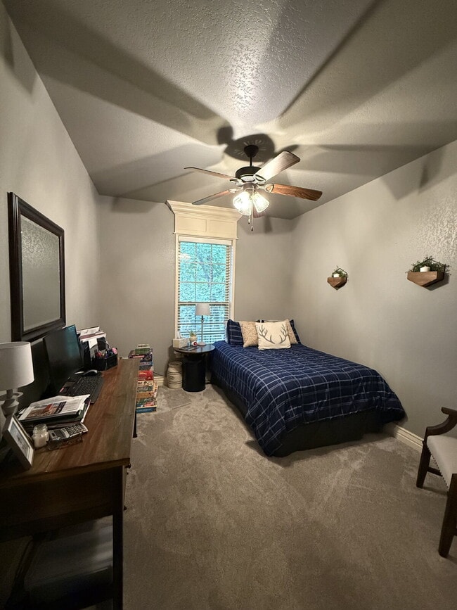 Building Photo - Custom 5 BR / 3 Car Garage, Home theater, ...