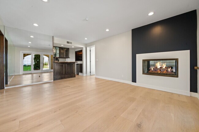 Building Photo - 16946 Encino Hills Dr