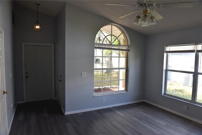 Building Photo - 271 Daniels Pointe Dr