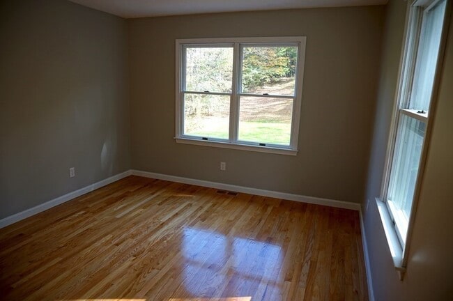 Building Photo - 90 Groton St