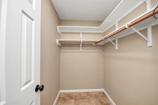 Building Photo - 4106 Falling Trace Ln