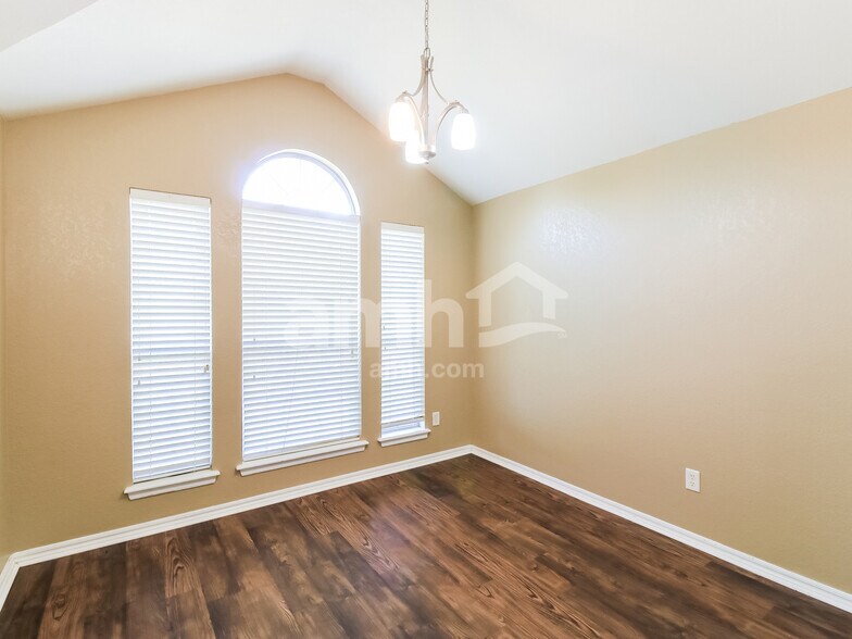 Building Photo - 700 SW 156th Pl