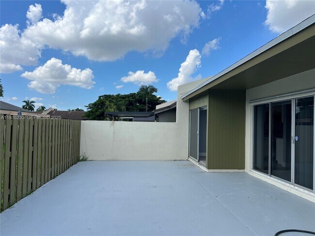 Building Photo - 12250 SW 113th Ln