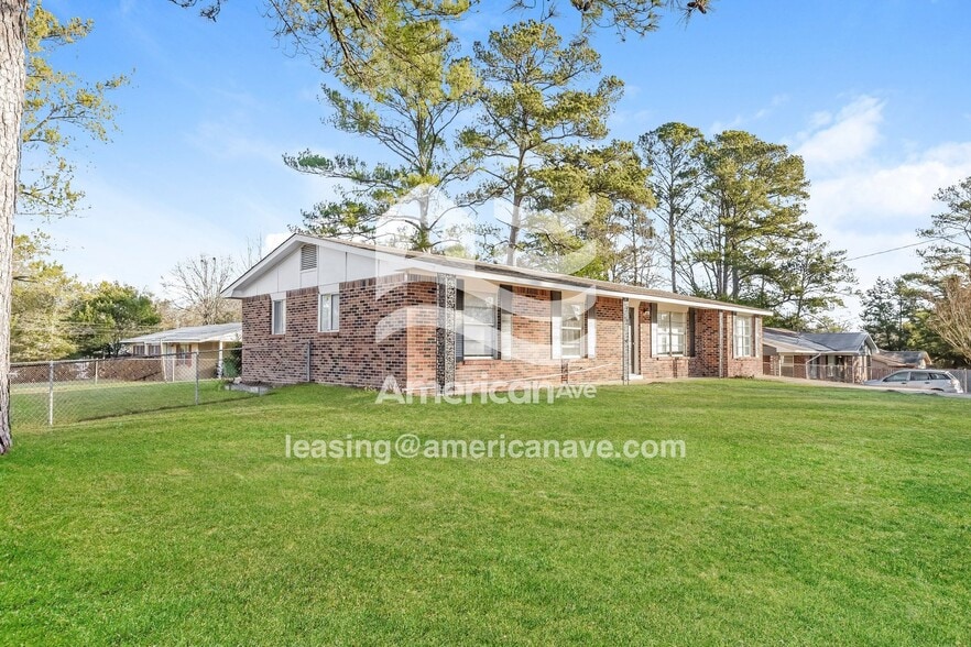 Building Photo - 5905 Luna Dr